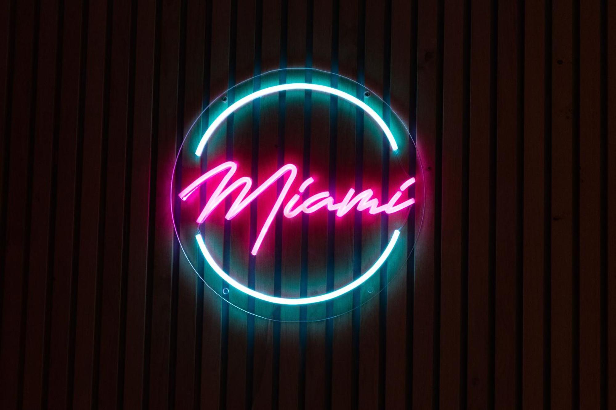 Apartment & Miami 70's - Proche Parking Et Epicerie *